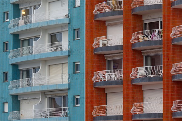 Le Touquet Paris Plage, façades d'immeubles du front de mer colorées