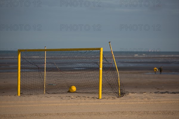 Le Touquet Paris Plage, buts de football jaunes