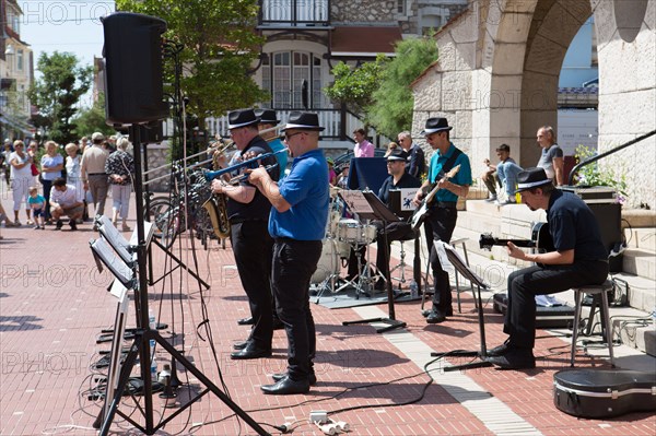 Le Touquet Paris Plage, jazz band in the pedestrian street