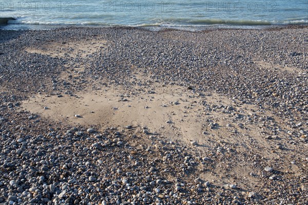 Mers les Bains, détail du sable sous les galets