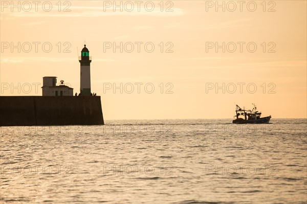 Mers les Bains, Le Tréport harbour breakwater