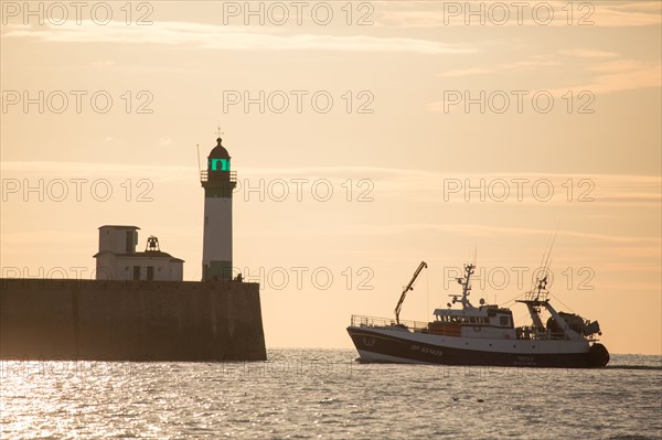 Mers les Bains, Le Tréport harbour breakwater