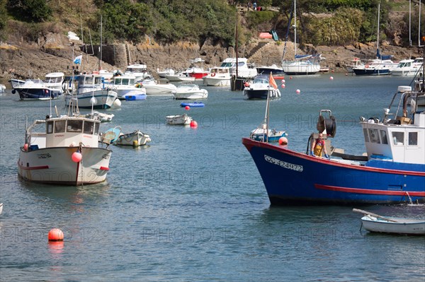 Clohars Carnoët, ria et port de Doëlan, bateaux de pêche