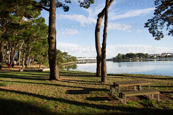 Lorient, Boulevard du Scorff, pedestrian and bicycle walk