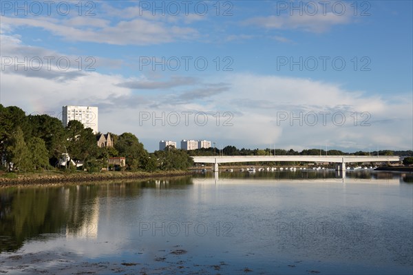 Lorient, Boulevard du Scorff, pedestrian and bicycle walk