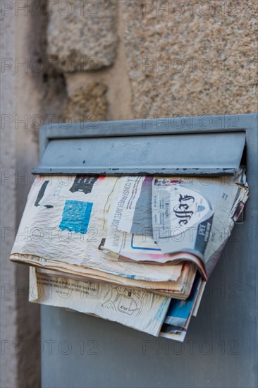 Lorient, letterboxes overflowing with advertisements