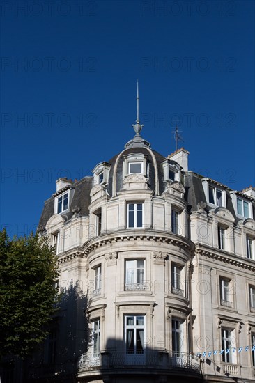 Lorient, Cours de la Bôve, immeuble de patrimoine en rotonde