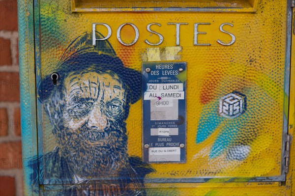 Etaples-sur-Mer, boîte aux lettres peinte