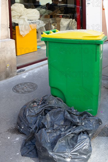 Paris, recycling bin (yellow)