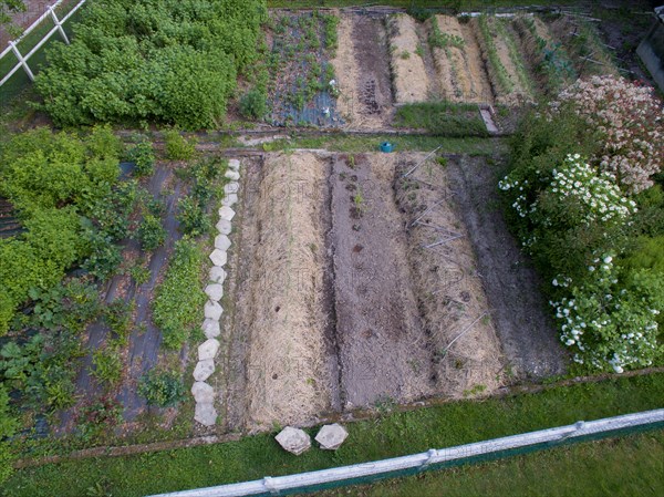 Campigny, hotel restaurant Le Petit Coq aux Champs, permaculture vegatable garden