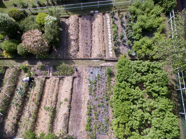 Campigny, hotel restaurant Le Petit Coq aux Champs, permaculture vegatable garden