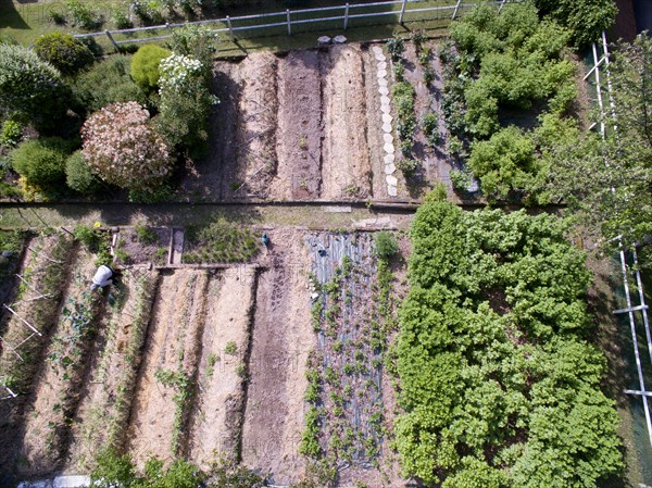 Campigny, hotel restaurant Le Petit Coq aux Champs, permaculture vegatable garden