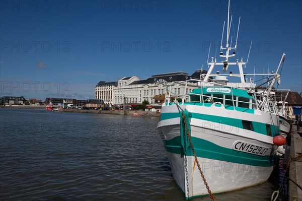 Trouville-sur-Mer (Calvados), chalutier à quai