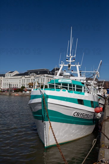 Trouville-sur-Mer (Calvados), chalutier à quai