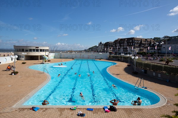 Trouville-sur-Mer (Calvados), piscine extérieure