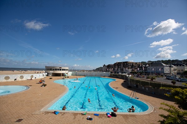 Trouville-sur-Mer (Calvados), piscine extérieure