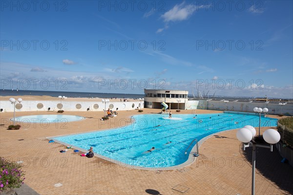 Trouville-sur-Mer (Calvados), piscine extérieure