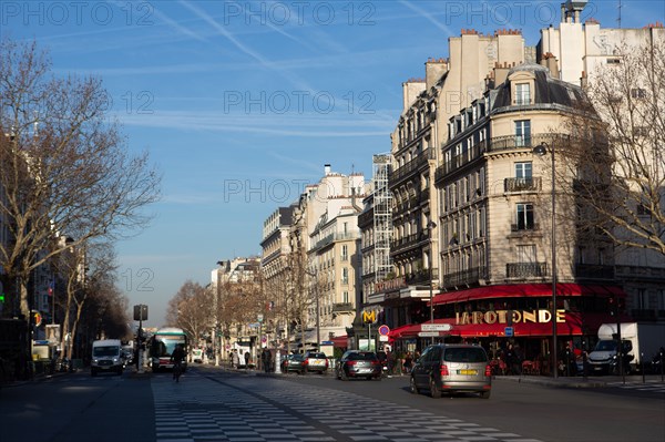 Paris, carrefour entre le boulevard du Montparnasse et le boulevard Raspail