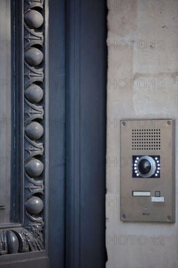 Paris, détail d'une porte cochère