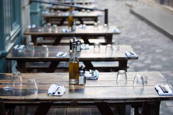 Paris, terrasse de restaurant