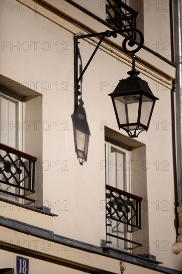 Paris, lampadaire rue Dauphine