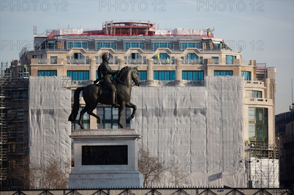 Paris, statue of Henry IV of France La Samaritaine under construction, ongoing work