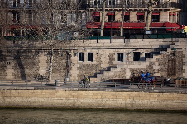 Le Quai du Louvre à Paris