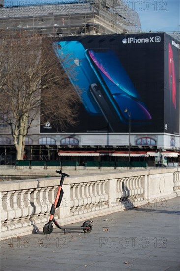 Paris, trottinette électrique sur le Pont au Change