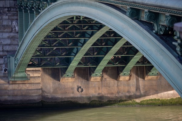 Paris, arche du Pont au Change