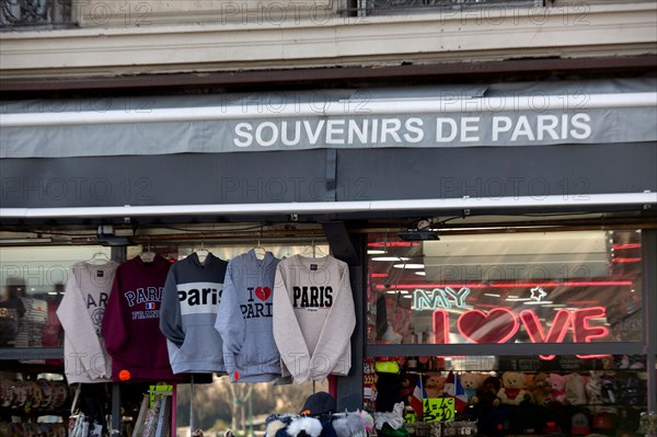 Paris, boutique de souvenirs
