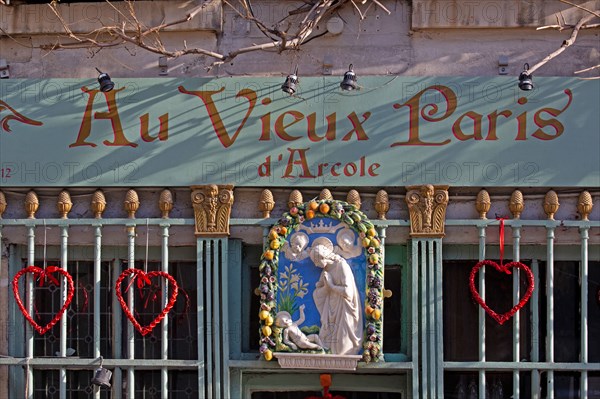 Paris, enseigne "Au Vieux Paris d'Arcole"