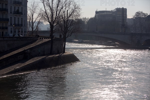 Paris, berges de la Seine le long de l'Ile Saint-Louis