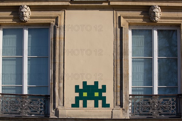 Paris, Space Invader sur un immeuble du Quai de Béthune