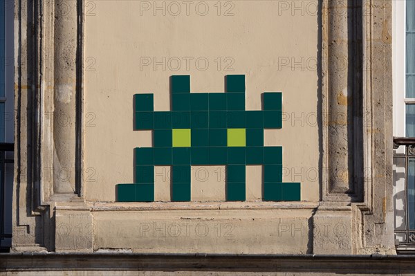Paris, Space Invader sur un immeuble du Quai de Béthune
