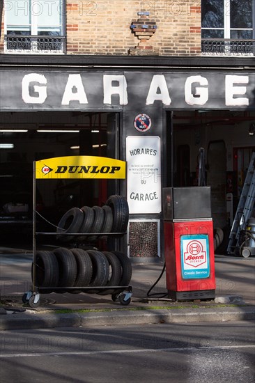 Paris, garage on the Ile Saint Louis