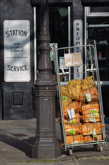 Paris, garage on the Ile Saint Louis