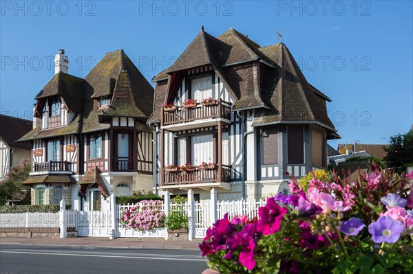 Deauville, maisons quai de la marine