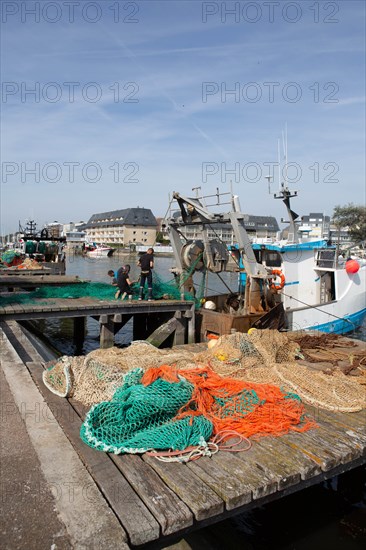 Darning nets, Calvados