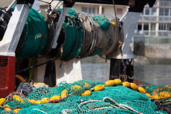 Darning nets, Calvados