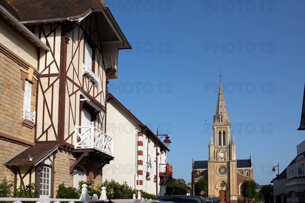 Eglise Saint-Aubin, Houlgate