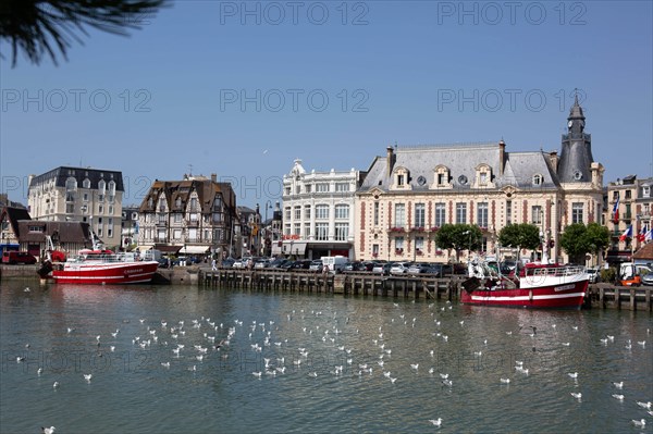 Chalutiers à quai, Trouville-sur-Mer