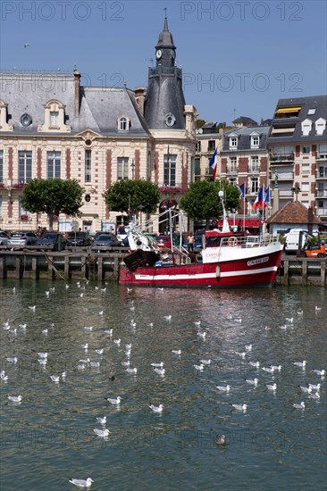 Chalutiers à quai, Trouville-sur-Mer