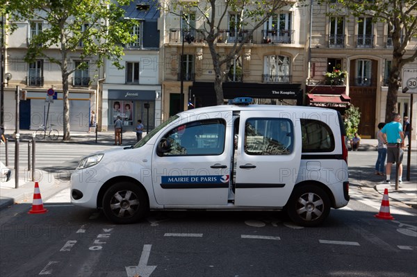 Paris City Hall vehicle