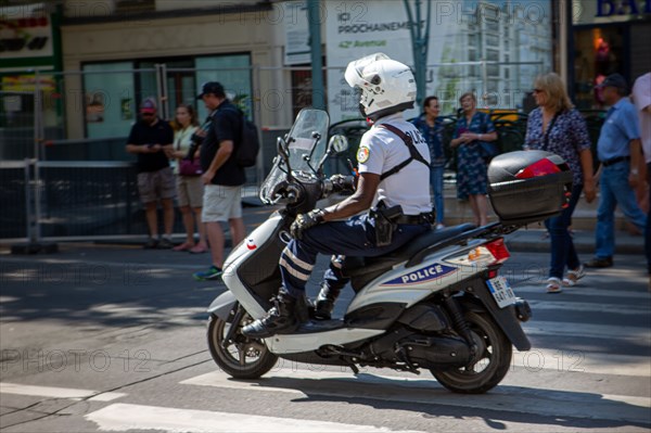 Scooter de la police nationale