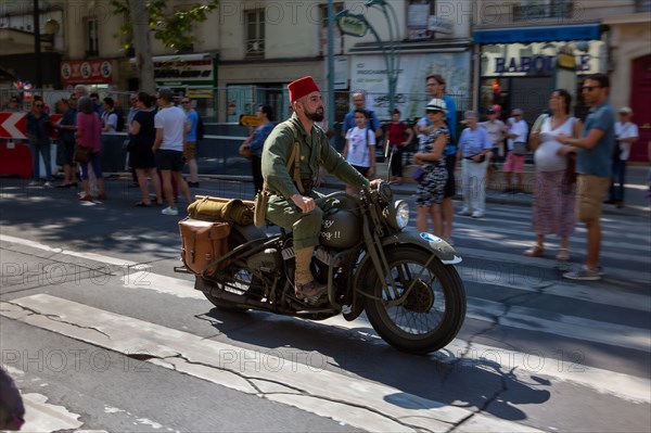 Défilé de commémoration du 75e anniversaire de la Libération de Paris, avenue du Général Leclerc