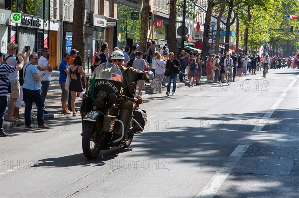 Défilé de commémoration du 75e anniversaire de la Libération de Paris, avenue du Général Leclerc