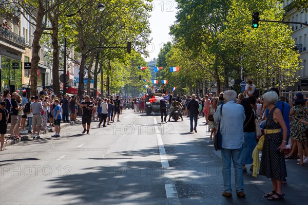 Défilé de commémoration du 75e anniversaire de la Libération de Paris, avenue du Général Leclerc