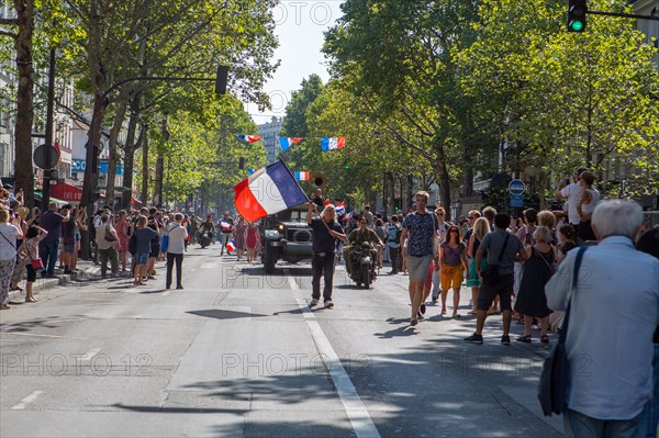 Défilé de commémoration du 75e anniversaire de la Libération de Paris, avenue du Général Leclerc