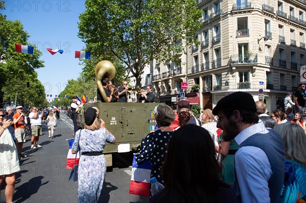 Défilé de commémoration du 75e anniversaire de la Libération de Paris, avenue du Général Leclerc