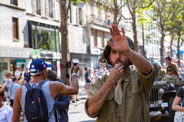 Défilé de commémoration du 75e anniversaire de la Libération de Paris, avenue du Général Leclerc